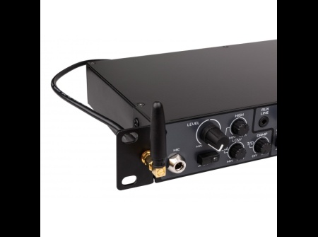 b4_2-mediamix-close-up-antenna