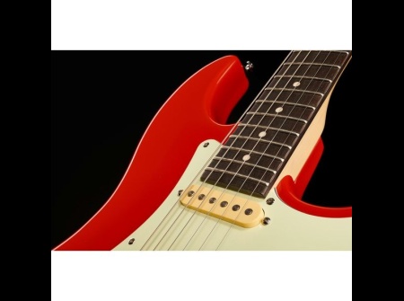 larry_carlton_s3_red_123807824